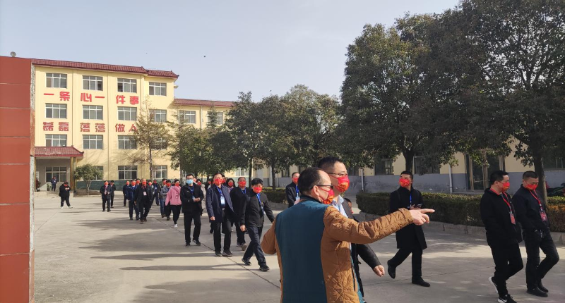 參觀廠區(qū) 參觀廠區(qū)